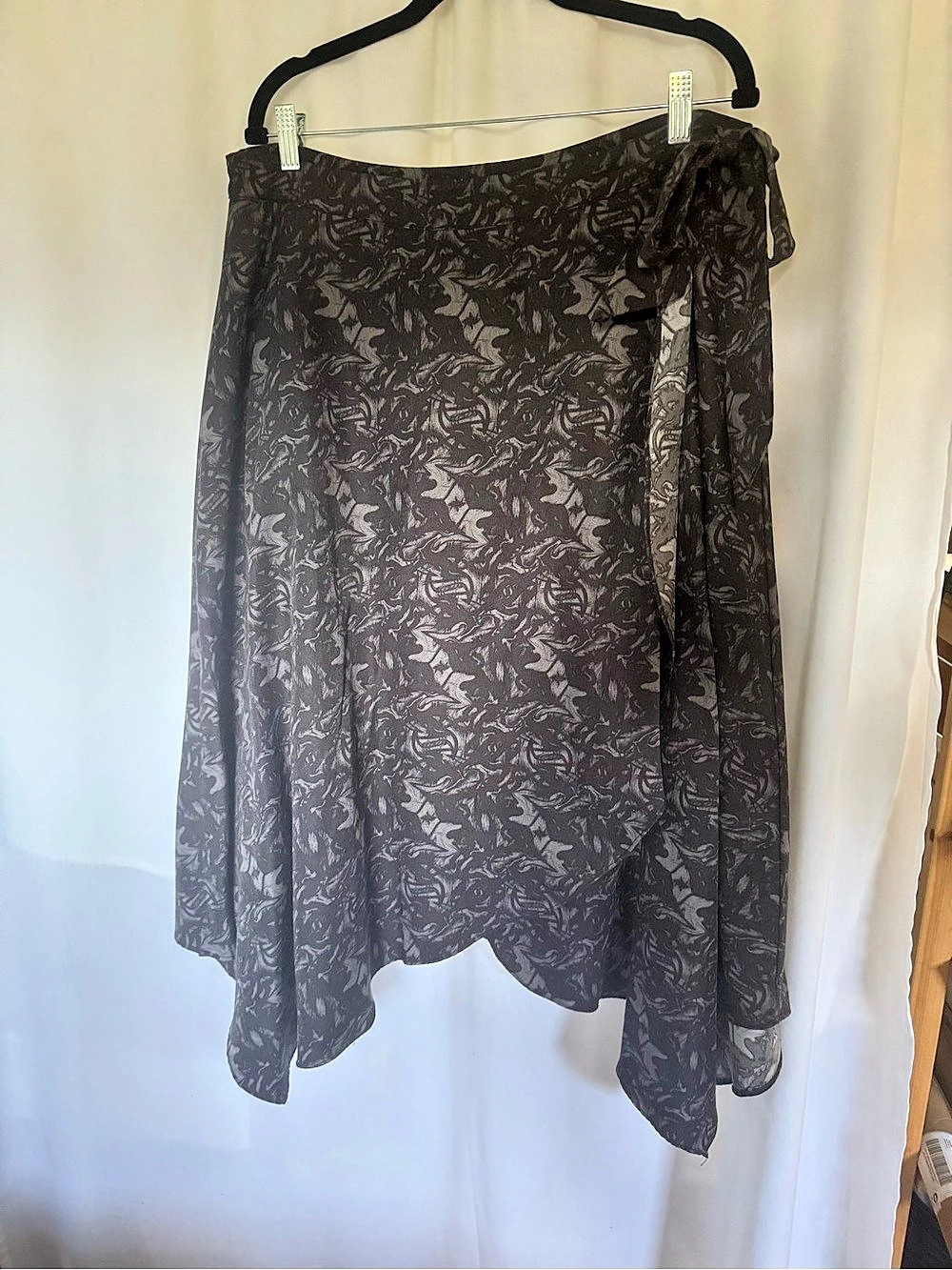 Disturbia Abstract Midi Skirt with tie in Gray Pattern Size 16